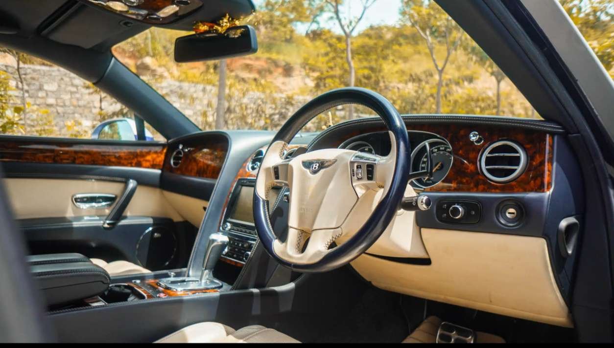 Bentley Continental Flying Spur V8 - Image 4