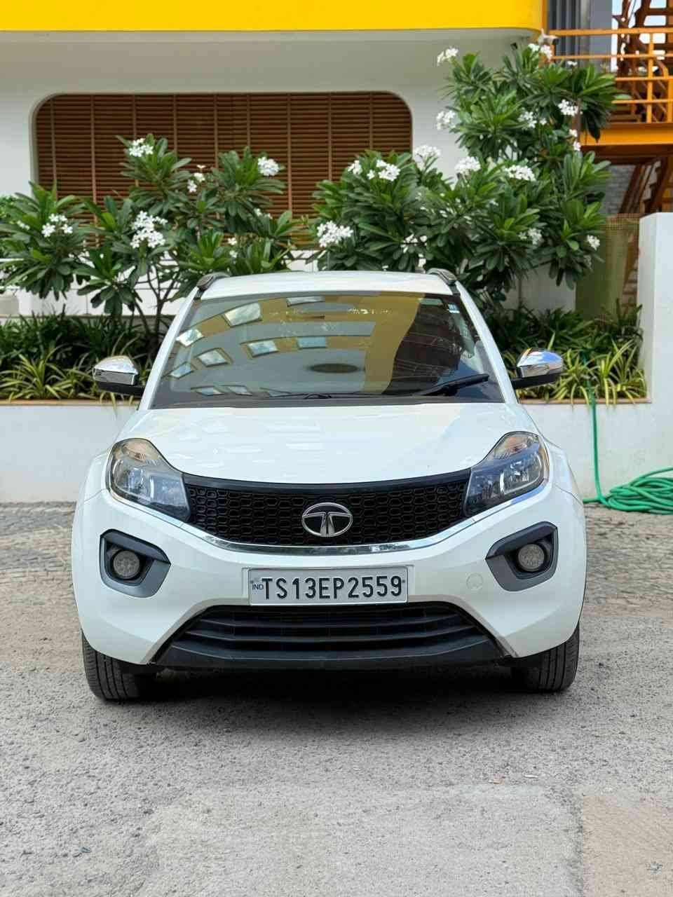Tata Nexon XM Diesel Manual - Image 3