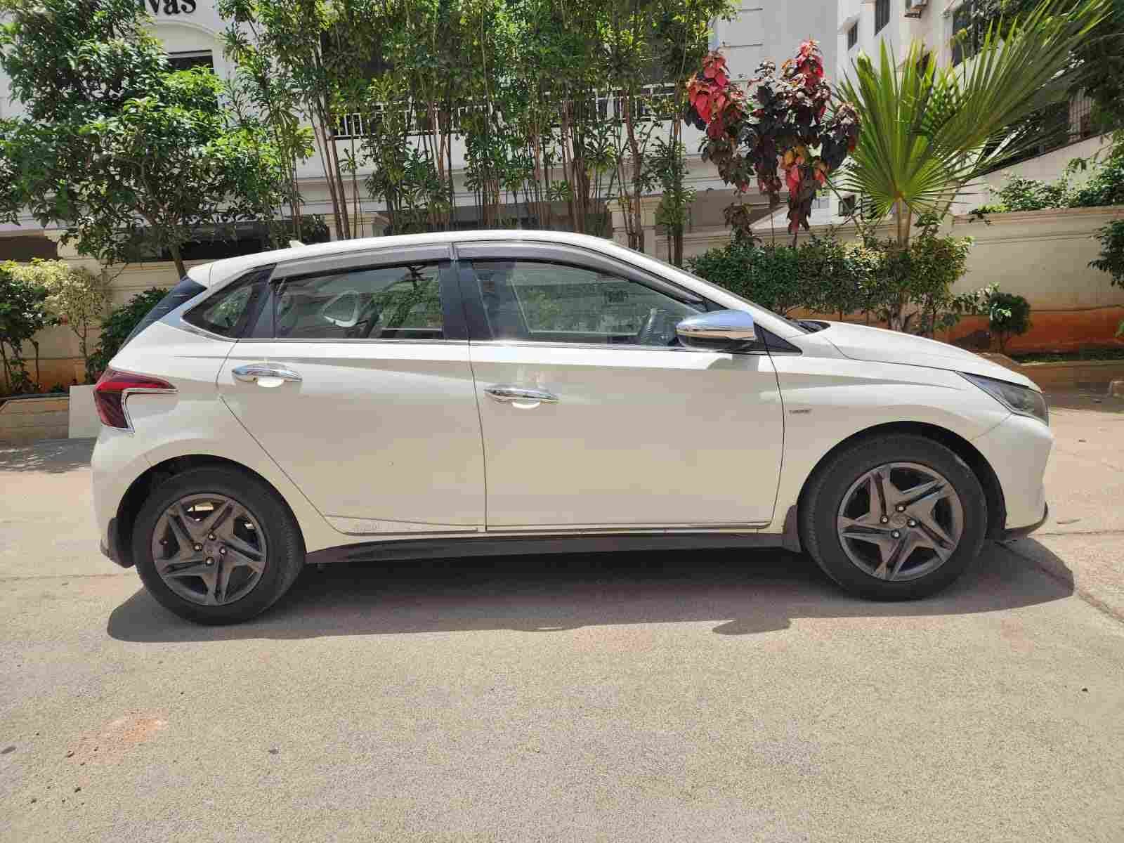 Hyundai i20 Sportz Petrol Automatic - Image 3