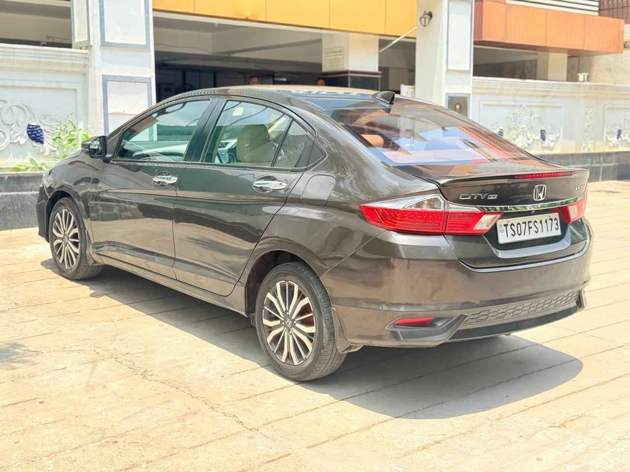 Honda Ctiy ZX CVT - Image 4