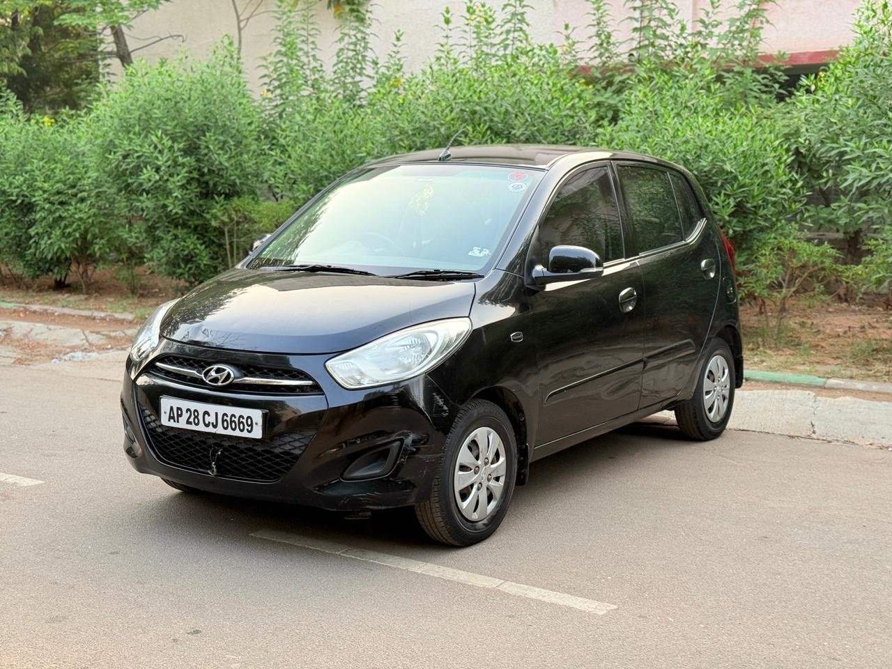 Hyundai i10 Sportz Petrol AMT - Image 2