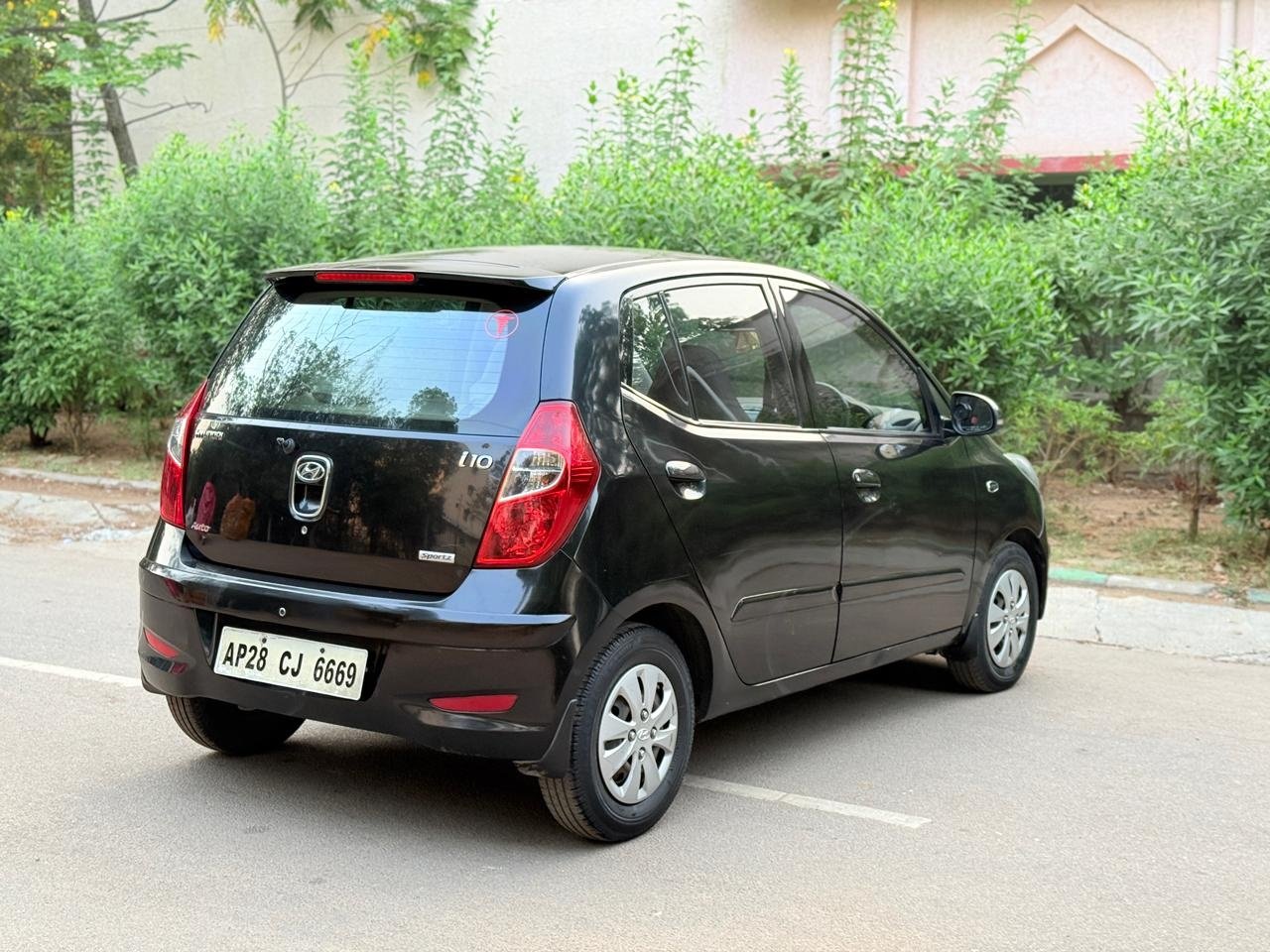 Hyundai i10 Sportz Petrol AMT - Image 4