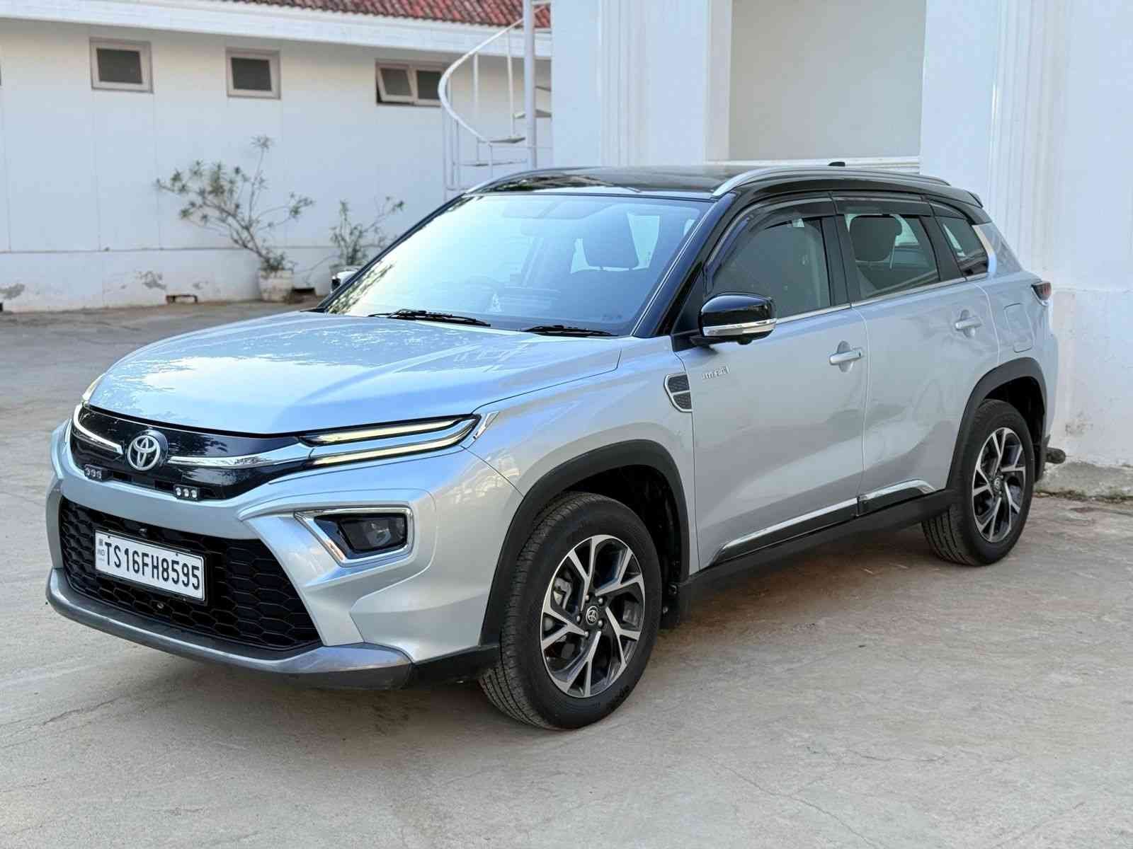 Toyota Hyryder V Hybrid - Image 2