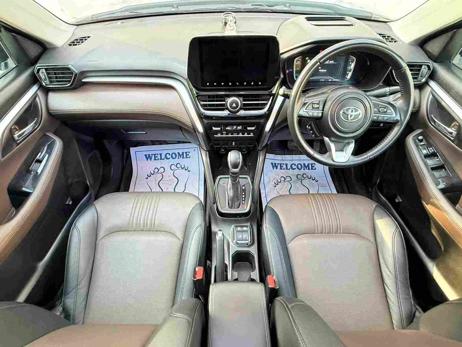 Toyota Hyryder V Hybrid - Image 4