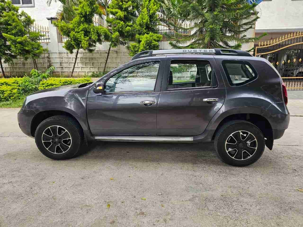 Renault Duster RXZ Diesel Automatic - Image 2