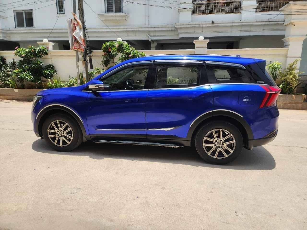 XUV 700 AX7L Diesel Automatic - Image 3