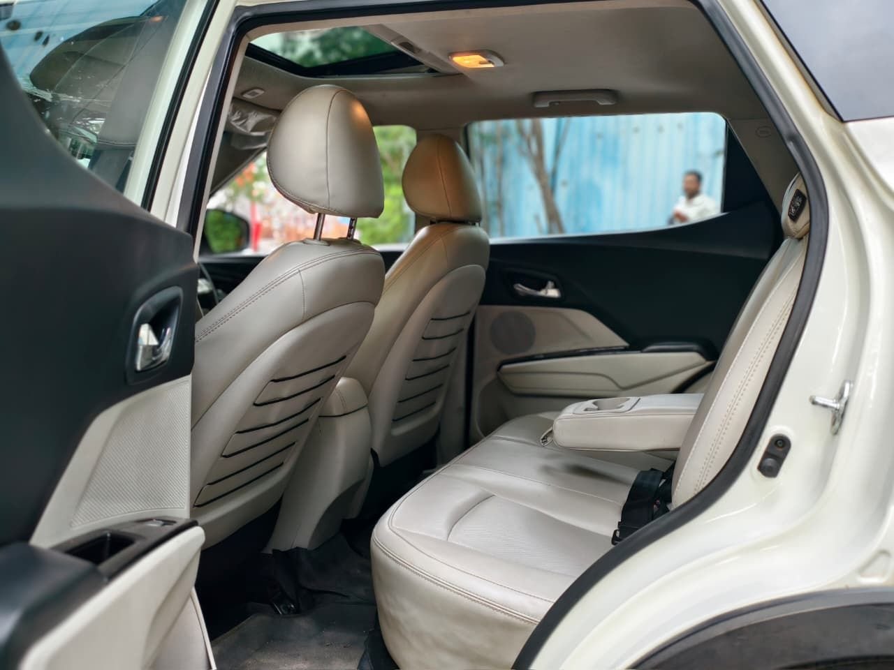 XUV300 W8 Diesel Manual 2022 - Image 9