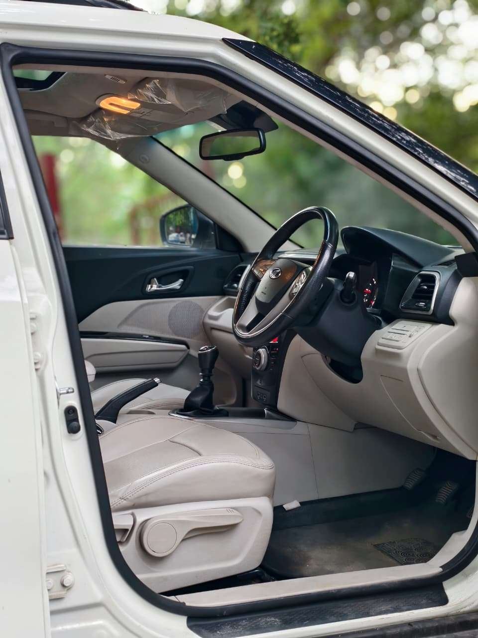 XUV300 W8 Diesel Manual 2022 - Image 7