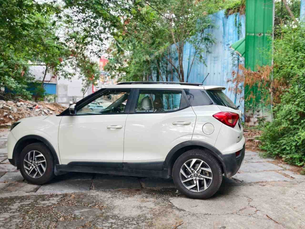 XUV300 W8 Diesel Manual 2022 - Image 3