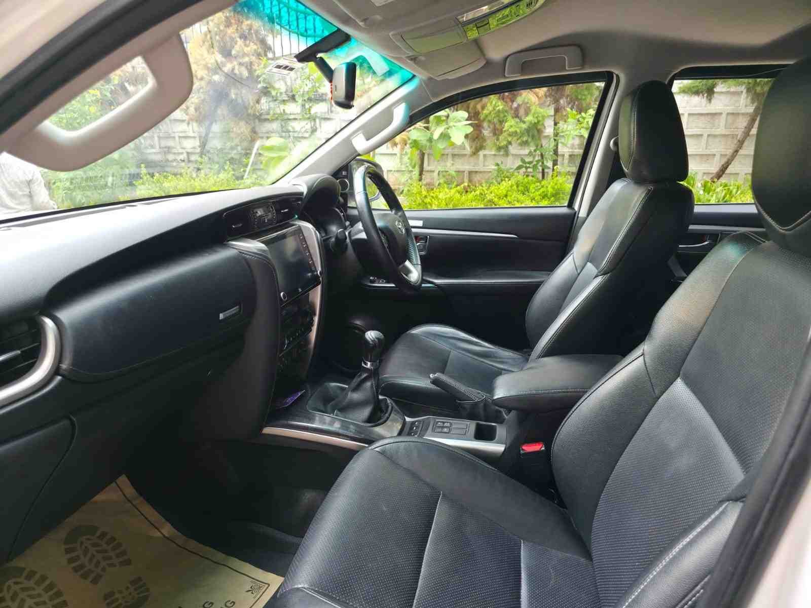 Toyota Fortuner Σ4 Diesel Manual - Image 6