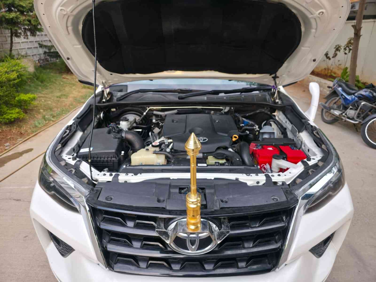 Toyota Fortuner Σ4 Diesel Manual - Image 9