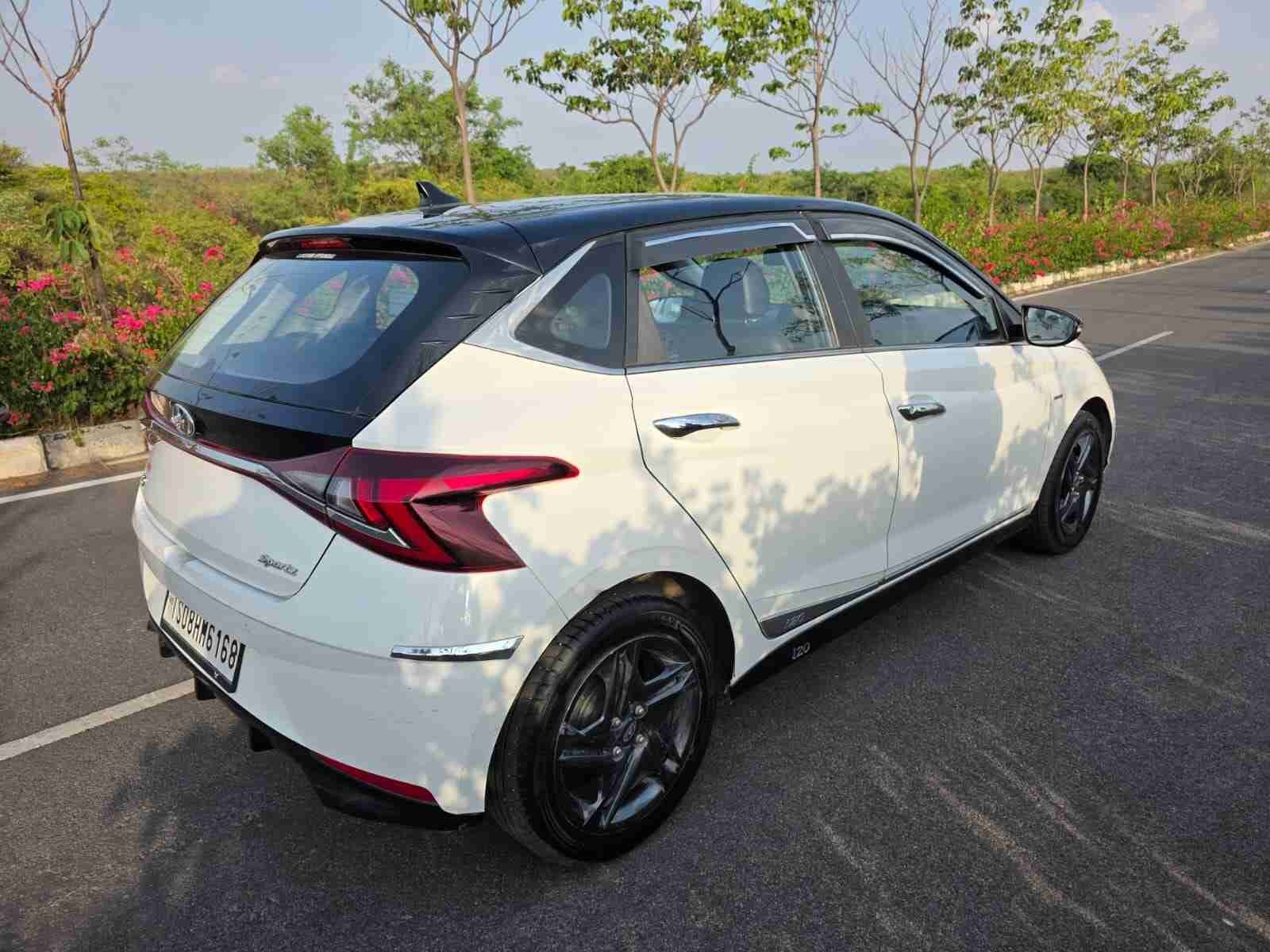 i20 Sportz Petrol Automatic - Image 3